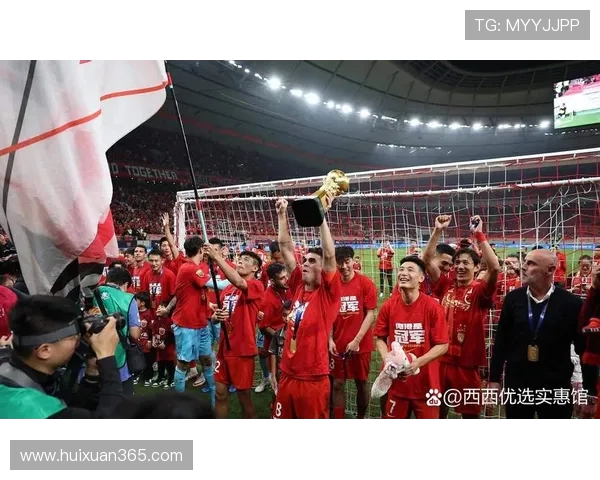 恒大与国安激战正酣中超焦点之战引发球迷热议与期待 恒大与国安激战正酣中超焦点之战引发球迷热议与期待